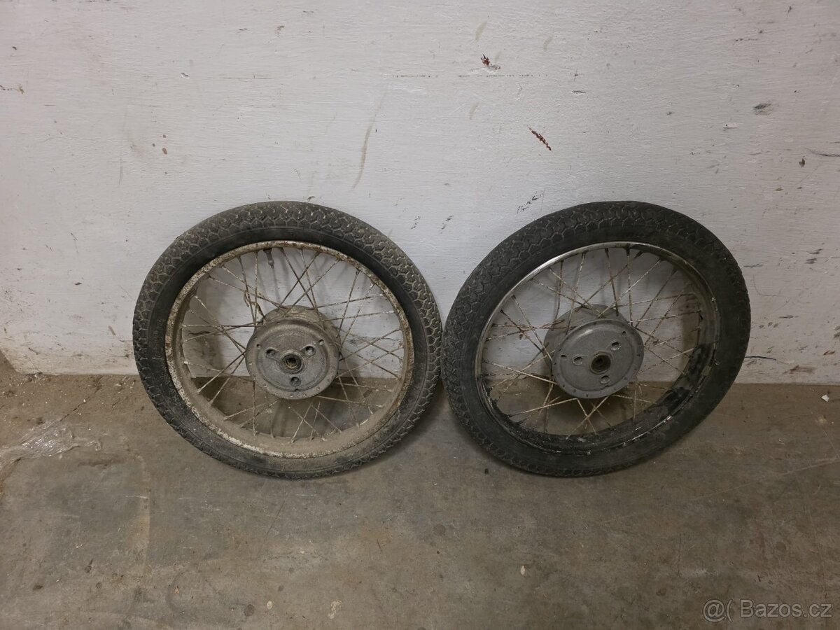 Kola ze starého motocyklu Jawa pionýr - 7