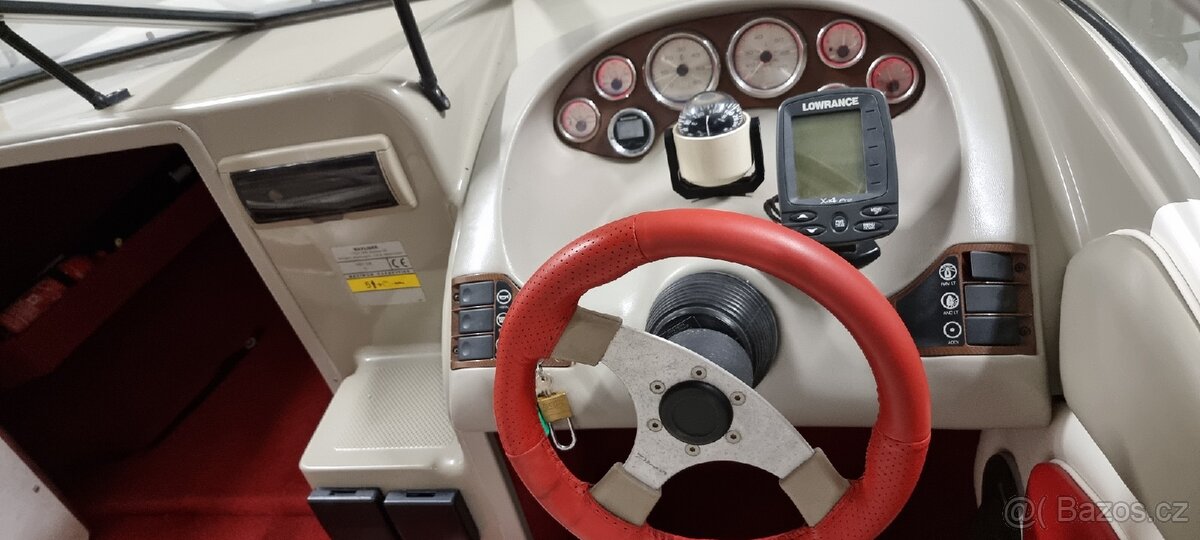 Bayliner 1851SS Capri rychlý motorový člun - 7