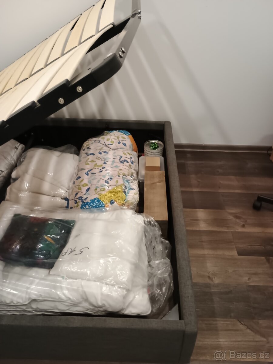 Čalouněná postel s matrací - 7