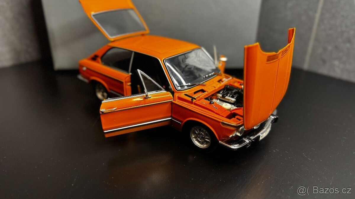 BMW 2000 Tii Touring BMW collection model 1:18 - 7