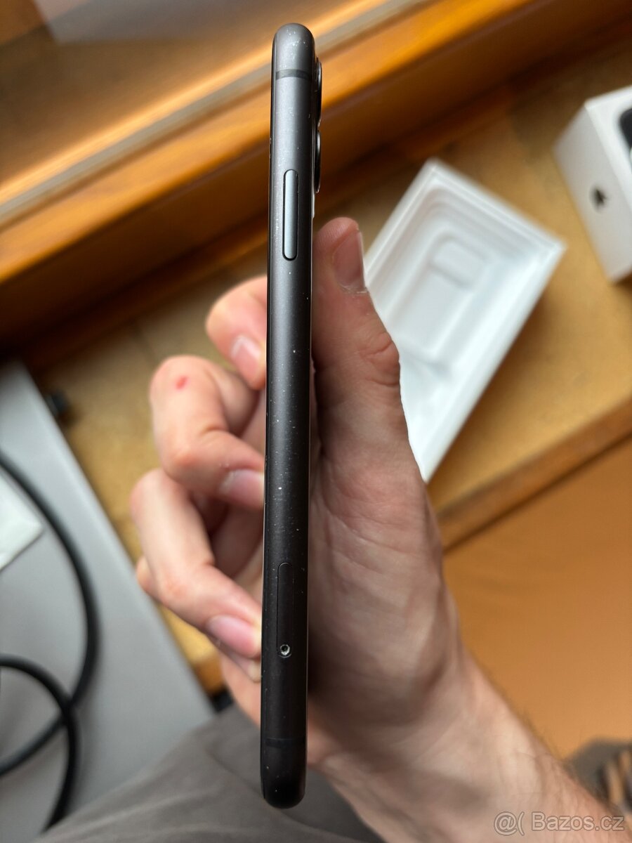 iPhone 11, Black 64gb - 7