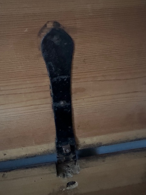 Starozitna komoda - 7