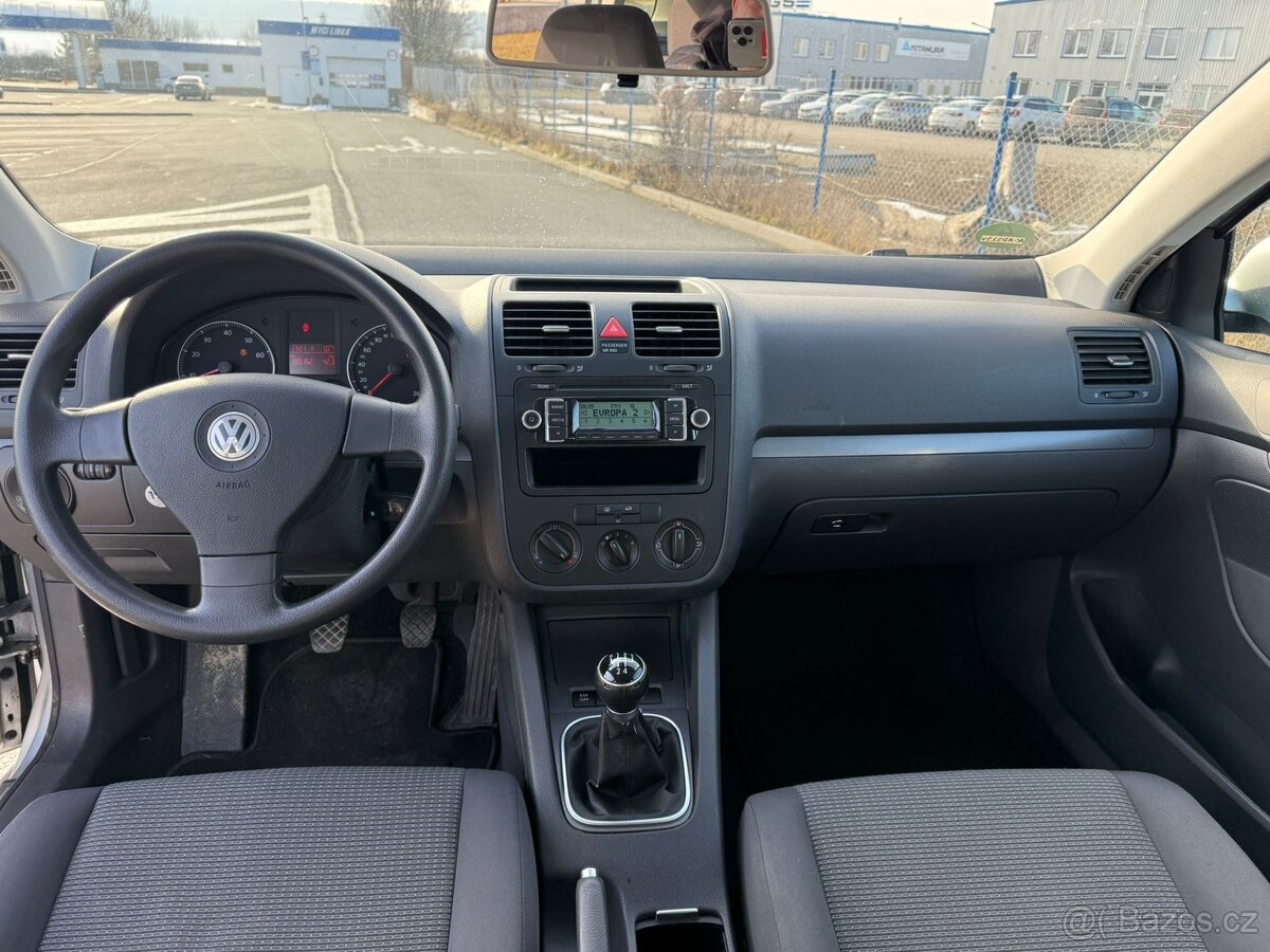VW Golf 1,6 mpi - 7
