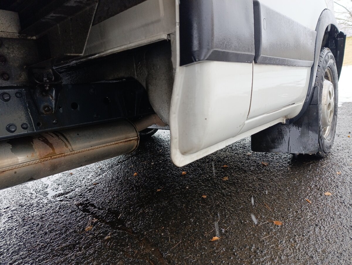 IVECO DAILY SKŘÍŇ S ČELEM 2011 - 7