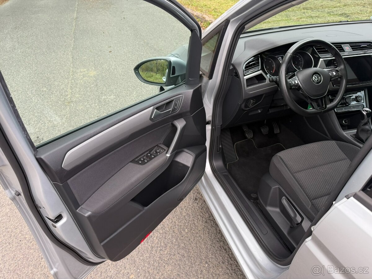 VW Touran 2.0TDi r.v.2020 manuál 110kw panorama el. tažné - 7