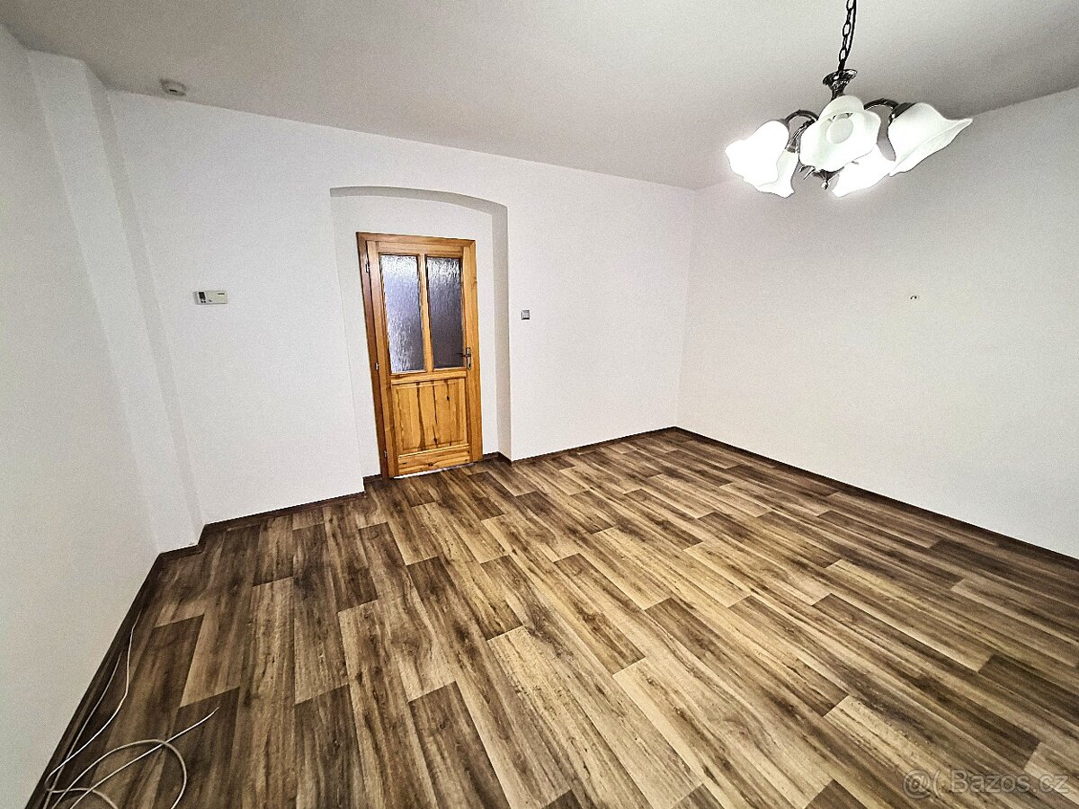 Prodej dvougeneračního domu v Chomutově - 7