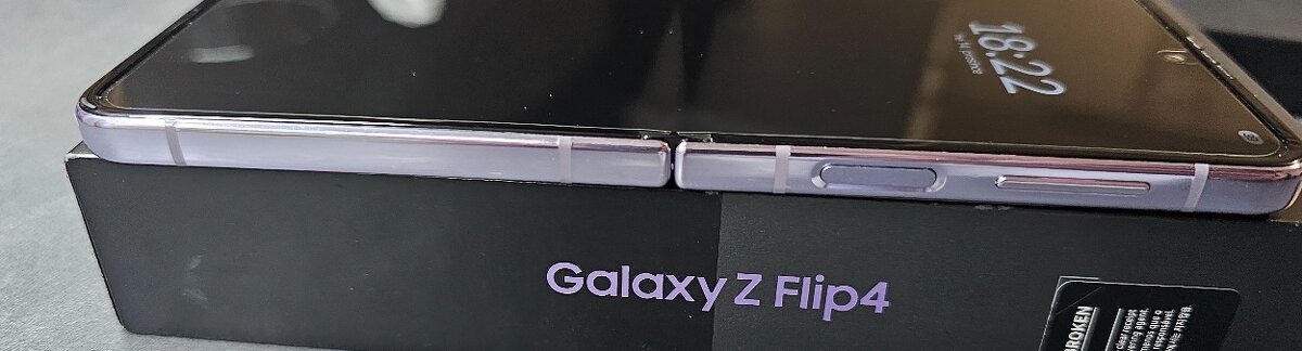 Samsung Galaxy Z Flip4 - 7