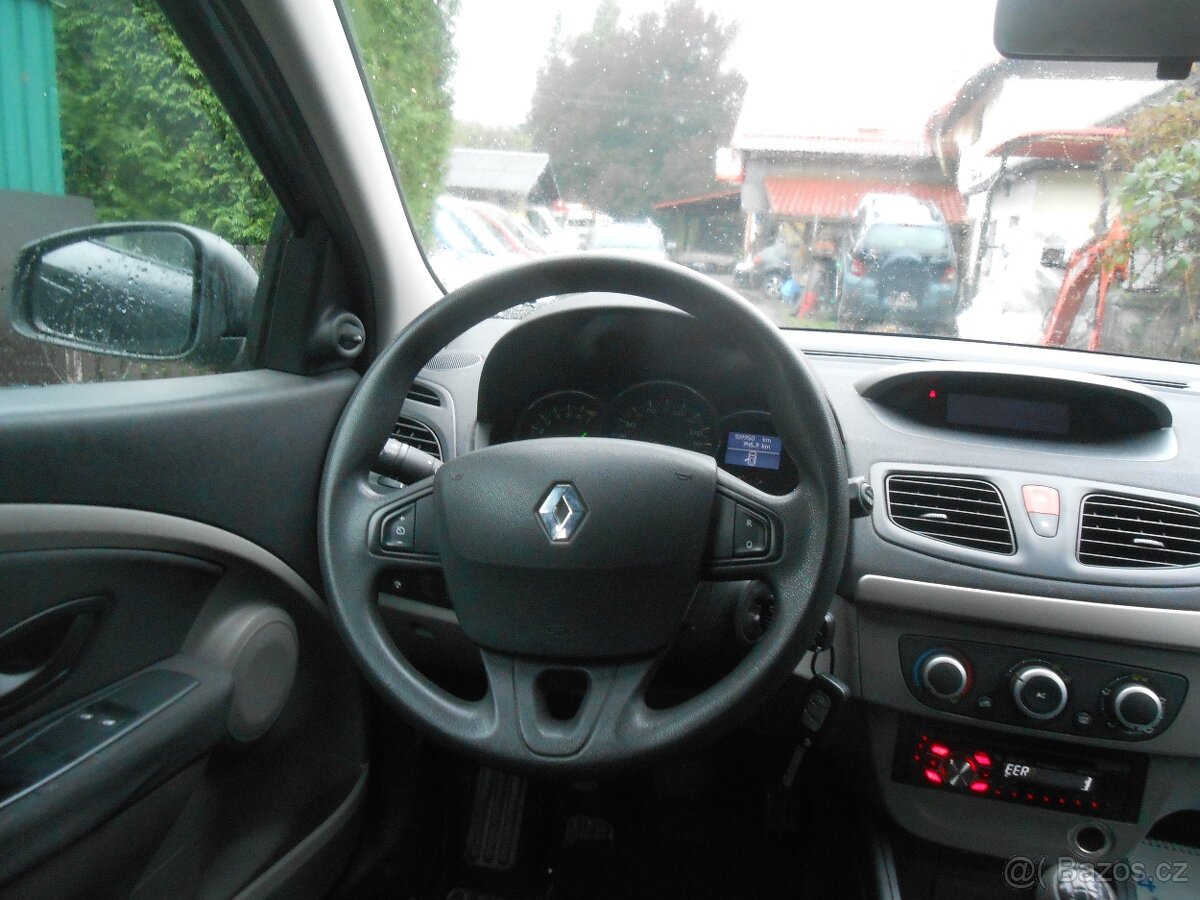 renault megan 1,6 /74kw benzin najeto 109t km rok 2011 - 7