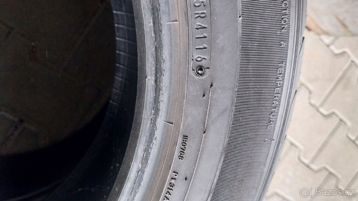 Prodám 2 x pneu Dunlop 225/60/18 - 7