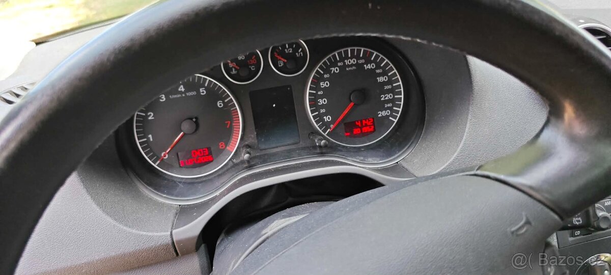 Audi A3 1.6 i super stav - 7