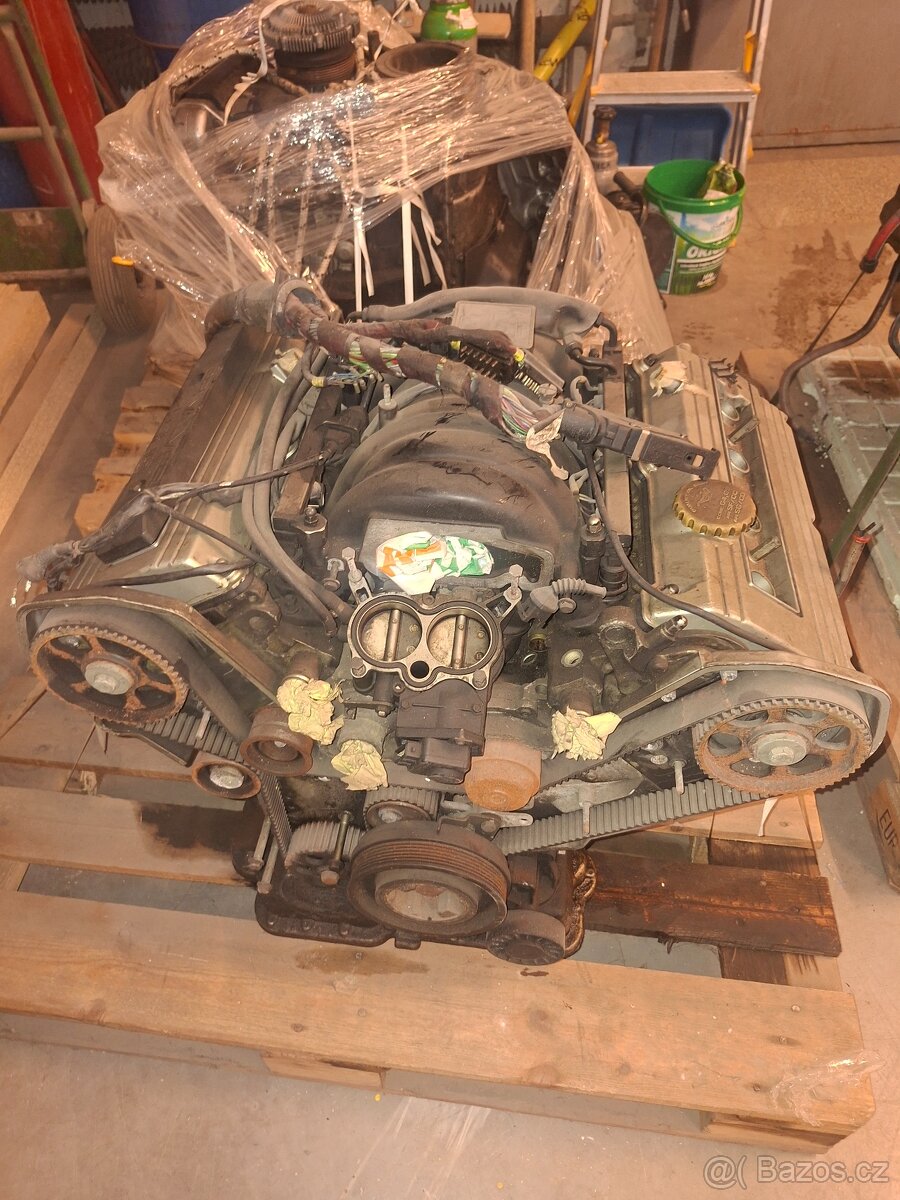 P: Motor audi 3,6l V8 - 7