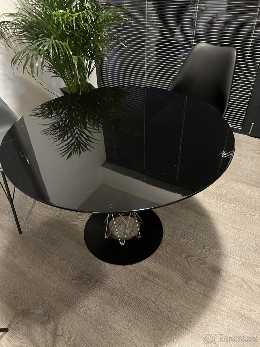 jídelní stul kulatý - 7