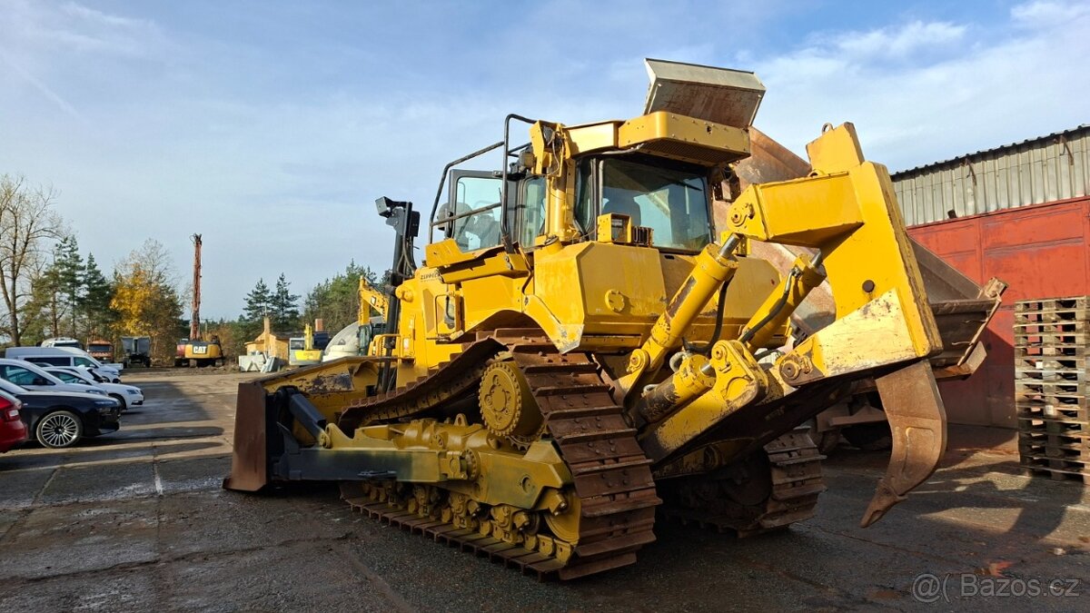 CAT D8T - 7