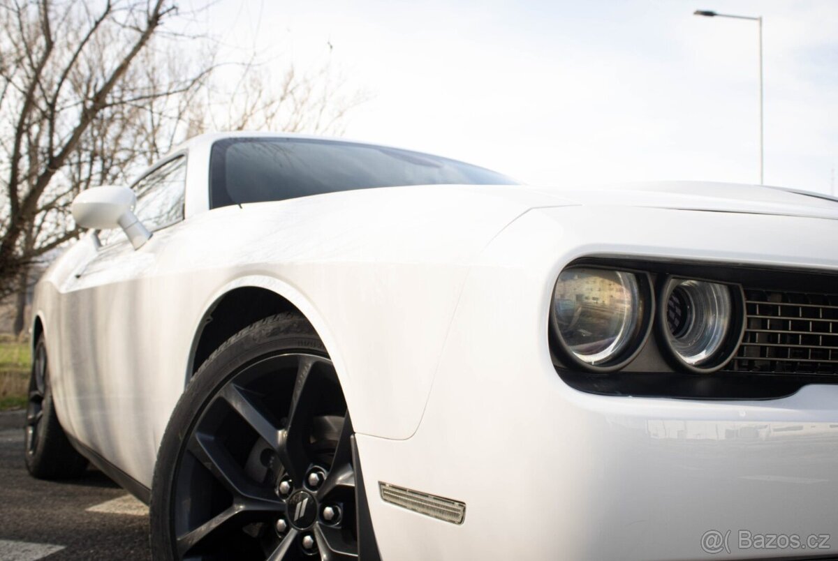 Dodge Challenger 5,7 HEMI - 7