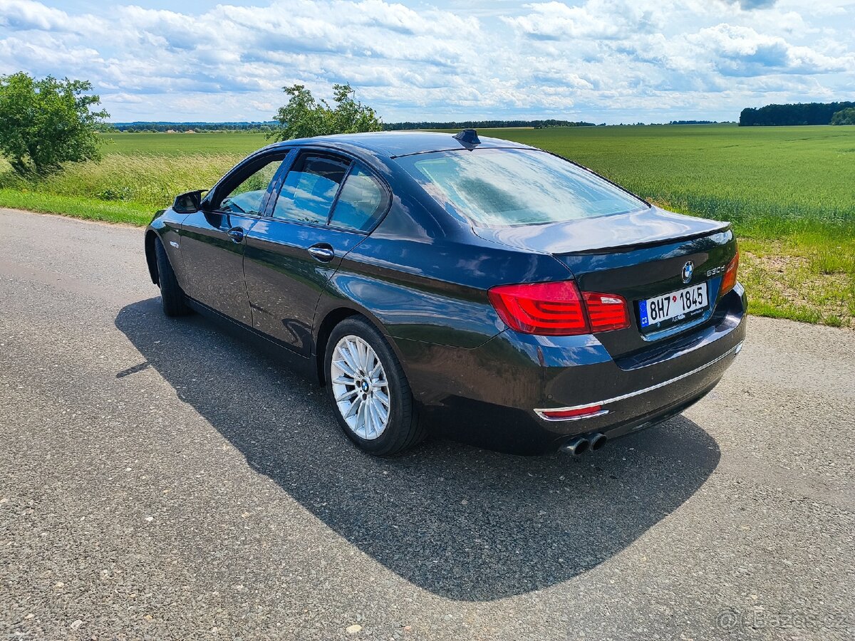 BMW F10 530d BOHATÁ VÝBAVA - 7