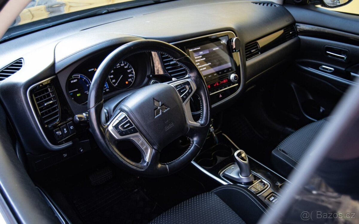 Mitsubishi Outlander PHEV 2.4 AWD - 7
