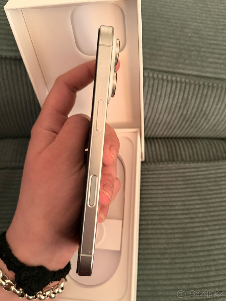 Apple IPhone 16 pro 256 GB , v záruce - 7