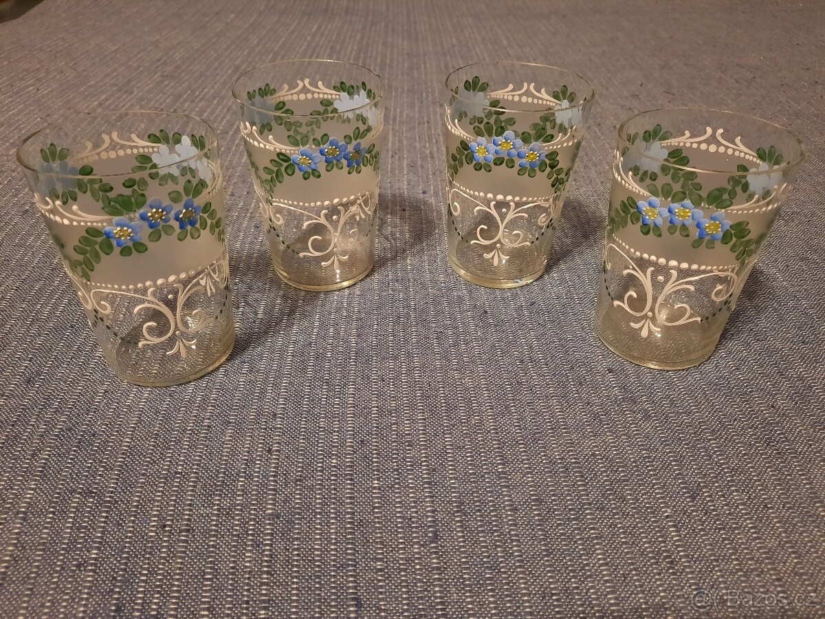 Velké množství skleniček - 7