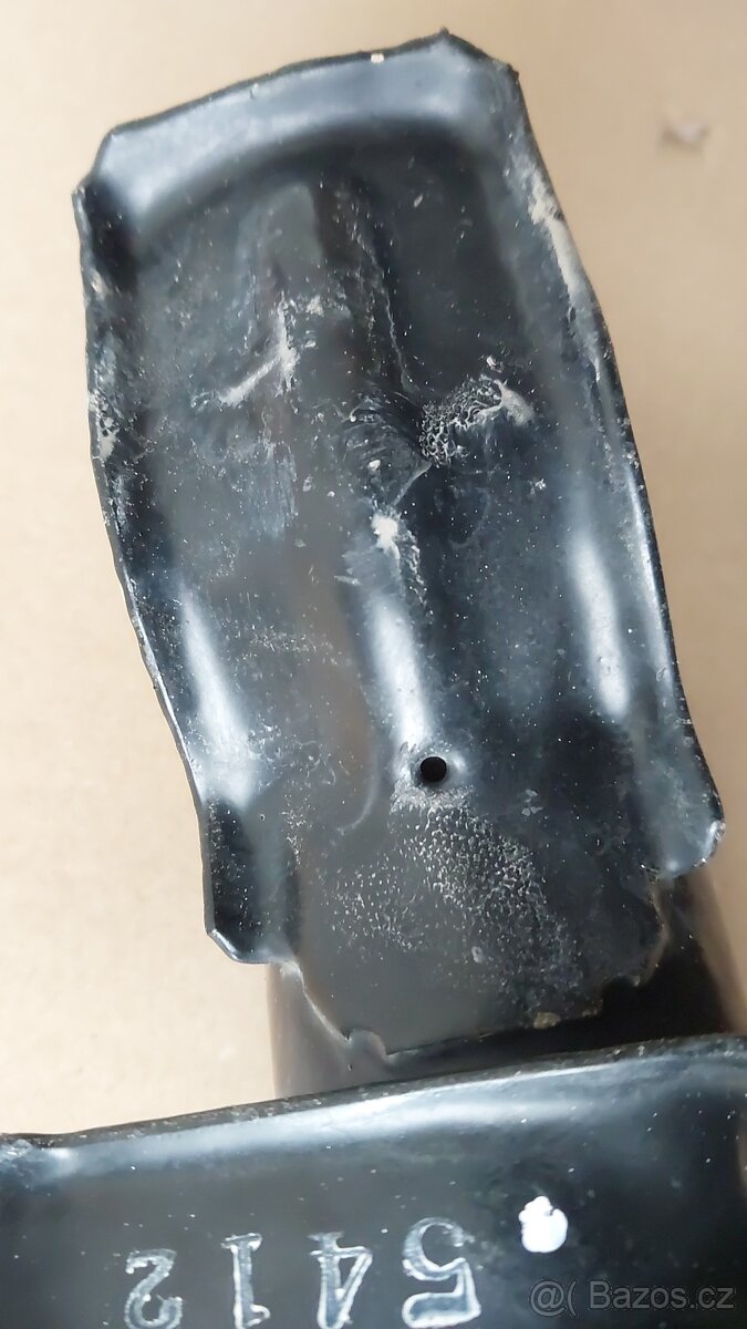 Nissan Navara D22 – Hrdlo nádrže - 7