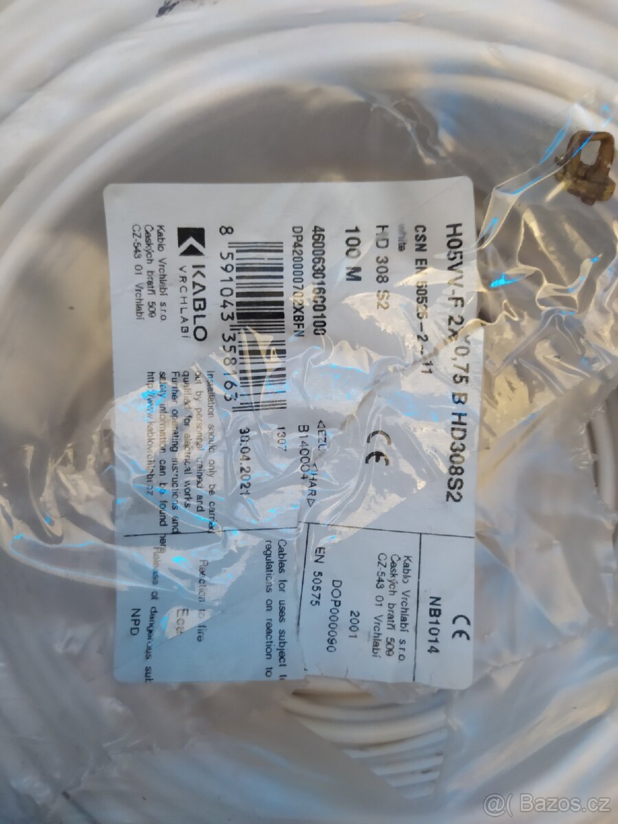 Zbytky elektro kabely jističe svorky relatka - 7