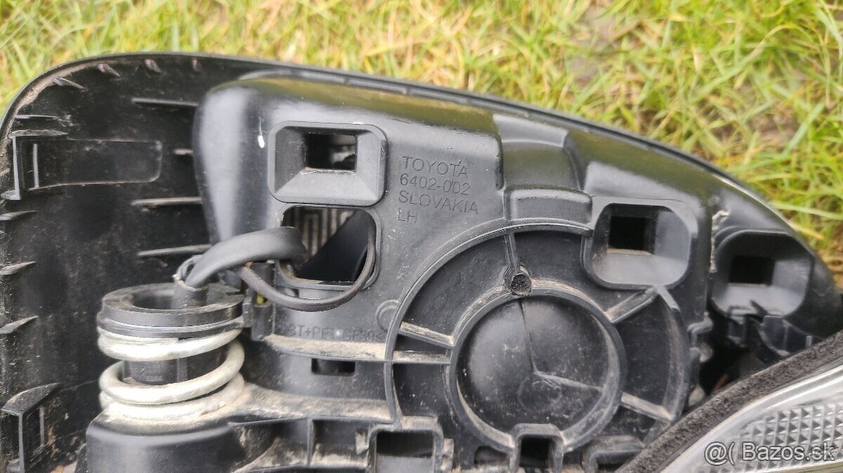 Ruzne veci Toyota, KIA, Mercedes - zrcadlo, listy, absorber - 7