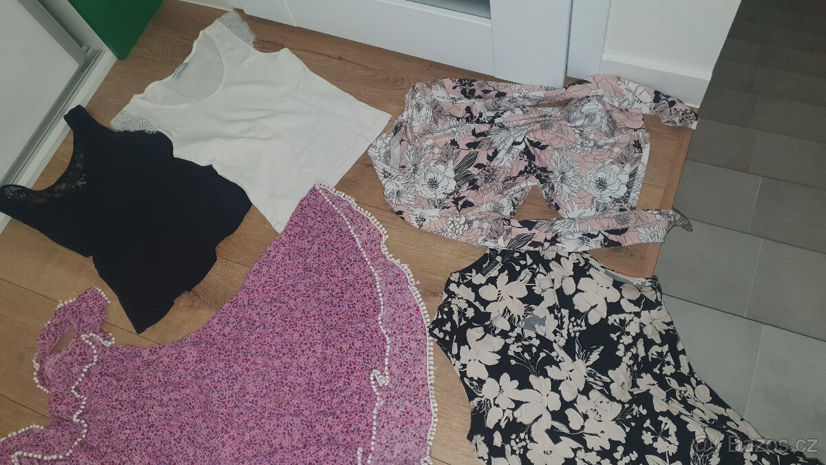 Velký balík dámské oblečení značkové velikost S - 7