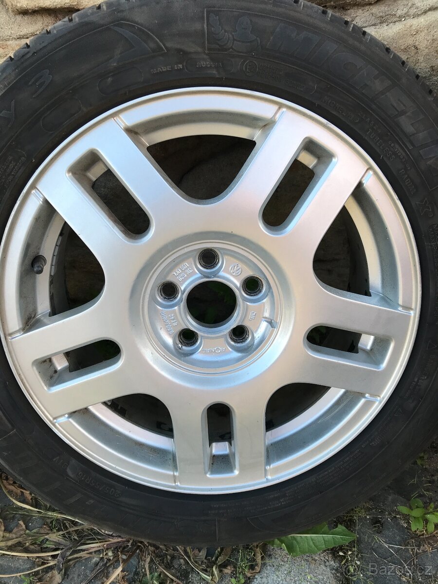 Litá kola 16´ používaná na Golf 4 IV, označení VW 6.50Jx16H2 - 7