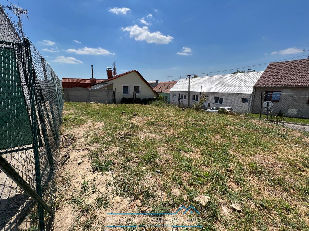 Prodej pozemku 139m2, s podzemním vinným sklepem, Hodonice - 7