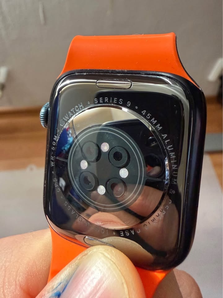 Apple Watch Series 9 45mm - 7