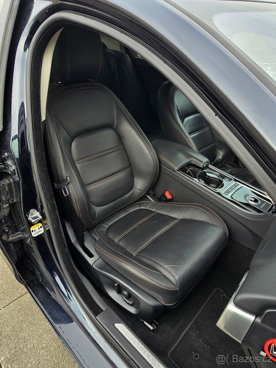 Jaguar XE - 7