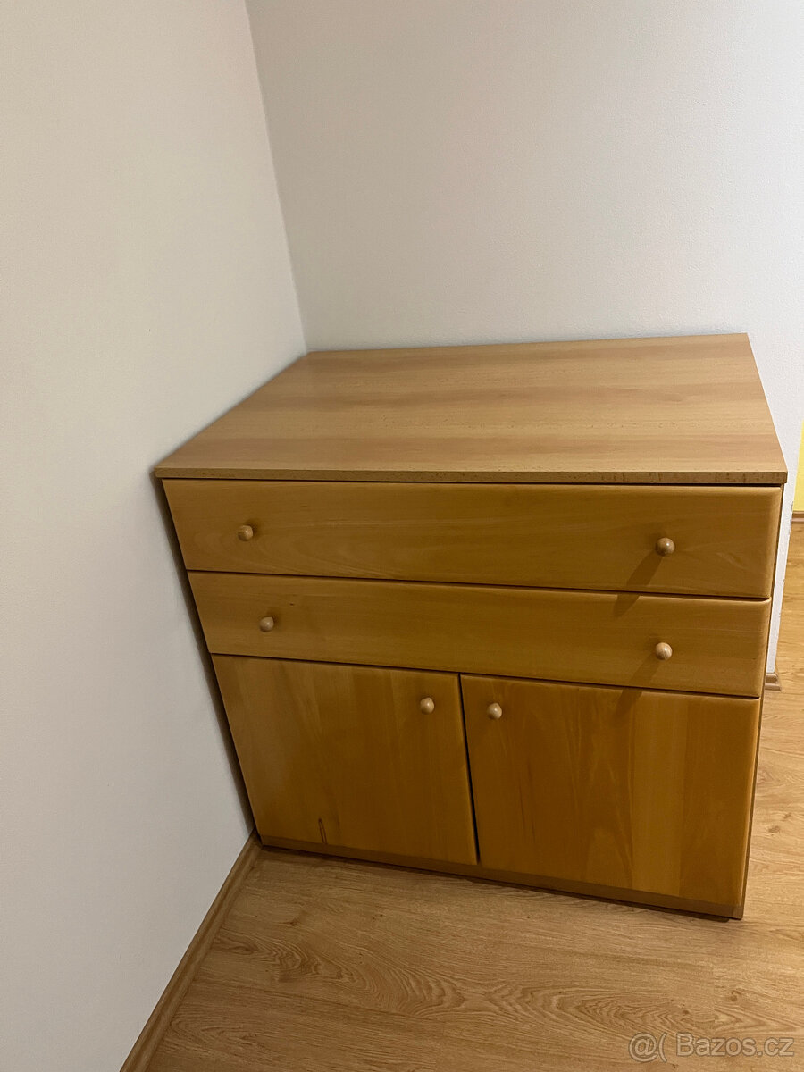 Skříň a přebalovací pult - 7