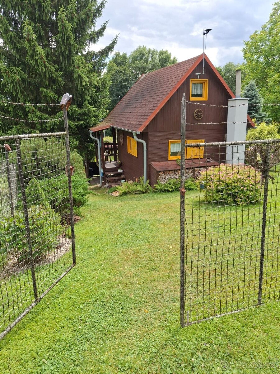 Prodej útulné chaty s bazénem, zahradou a pergolou - 7