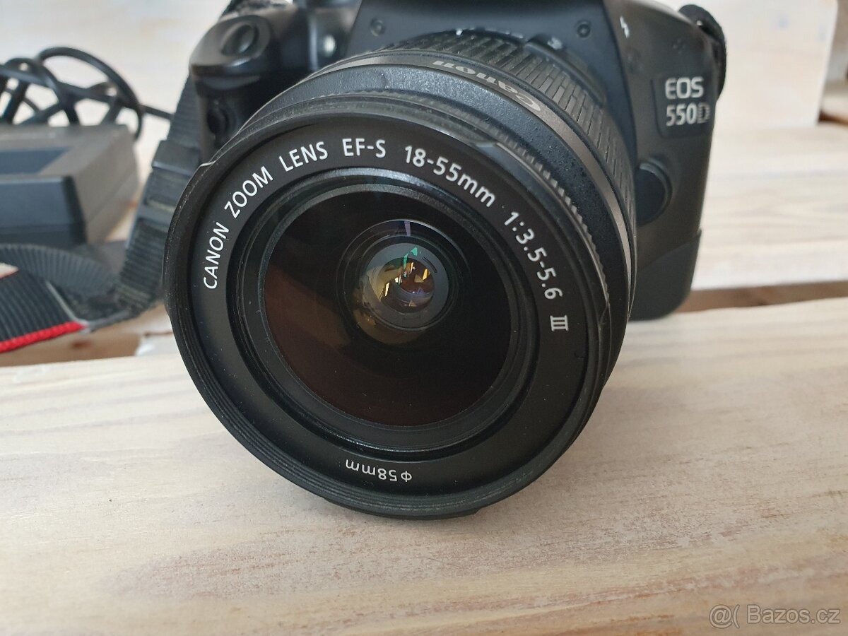 Canon EOS 550D se základním objektivem. - 7