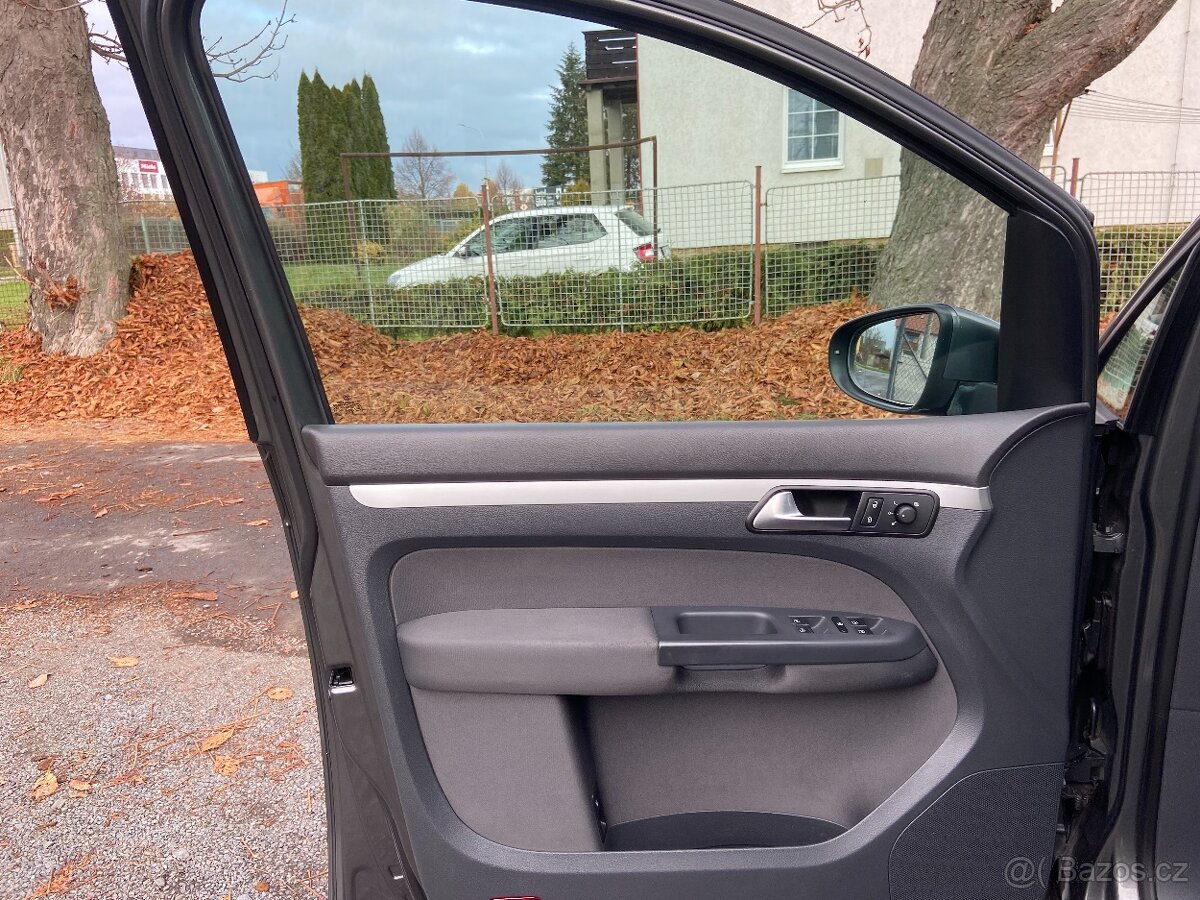 VW Touran 1.6 TDi Navigace,Climatronic - 7