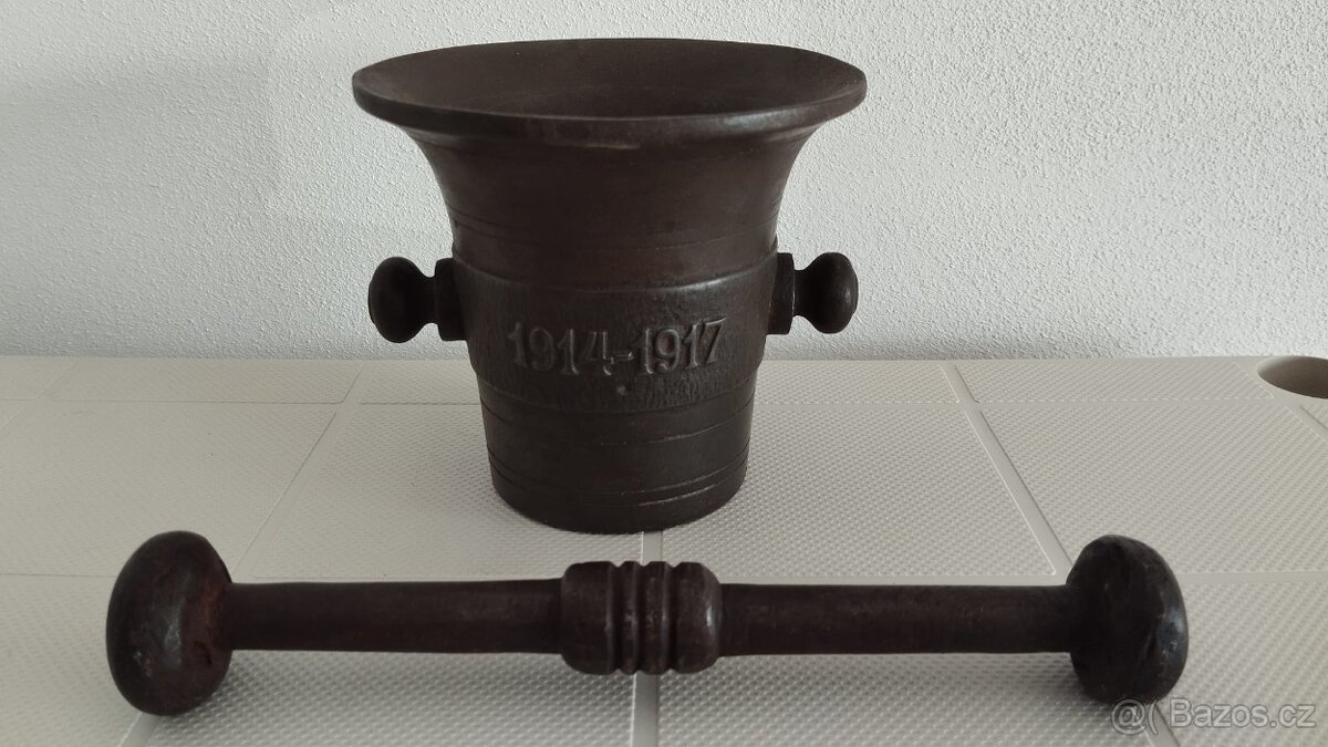 Starý válečný litinový hmoždíř s dělem a rokem 1914-1917 - 7