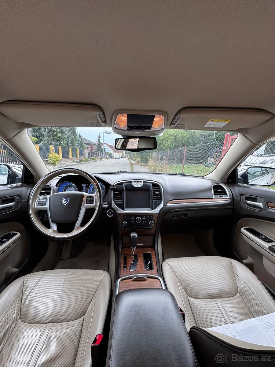 Lancia Thema-Chrysler 300 C - 7