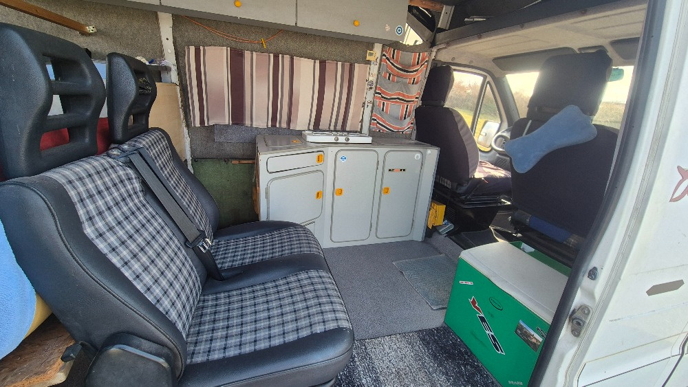 Obytná dodávka pro 4 osoby - 7