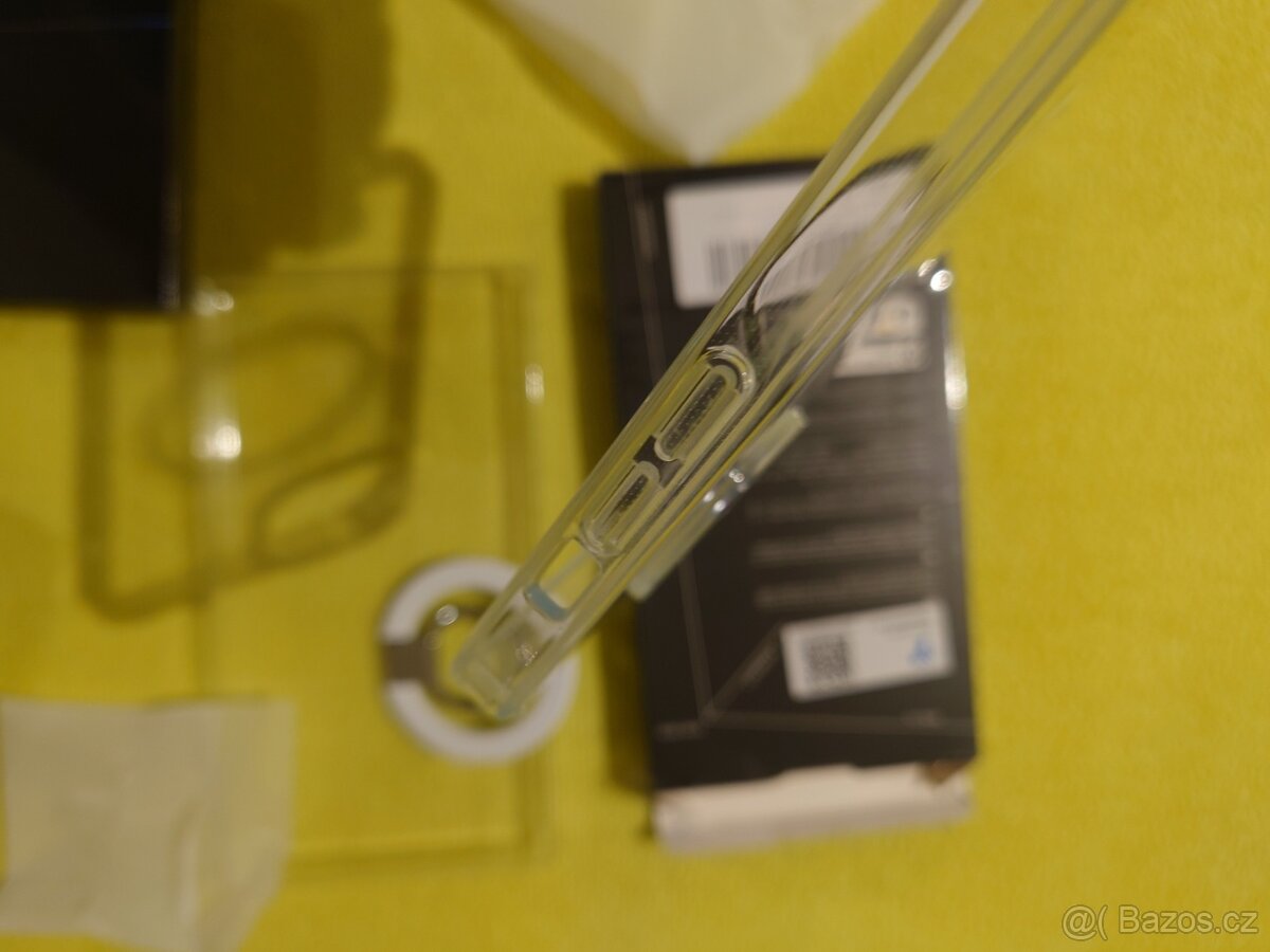 Zesílený průhledný magnetický obal na iPhone 14 - 7