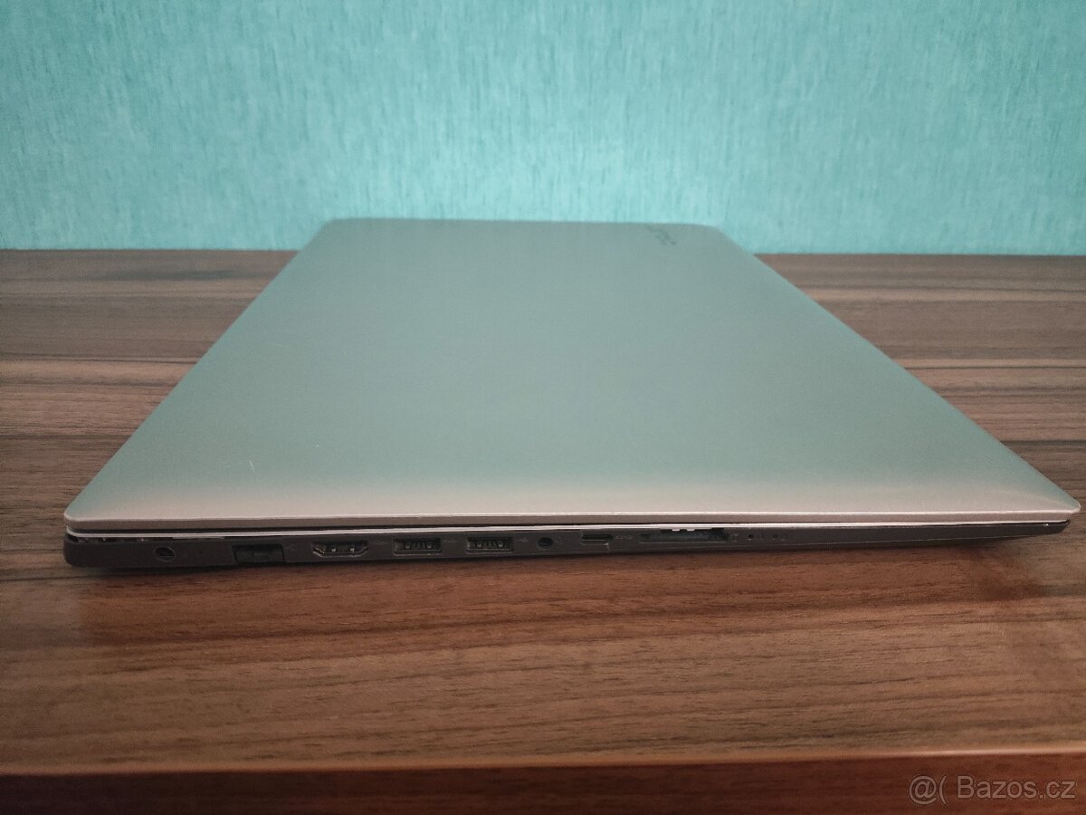 Lenovo 330-17IKB | i5 • 8GB • 256GB - 7