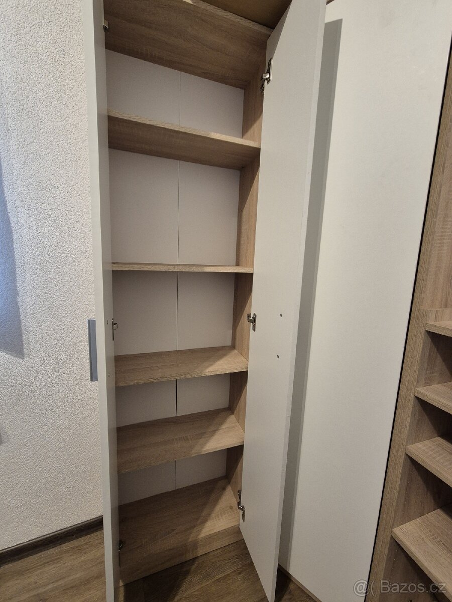 Nabytek do predsine - skrine + botnik - 7