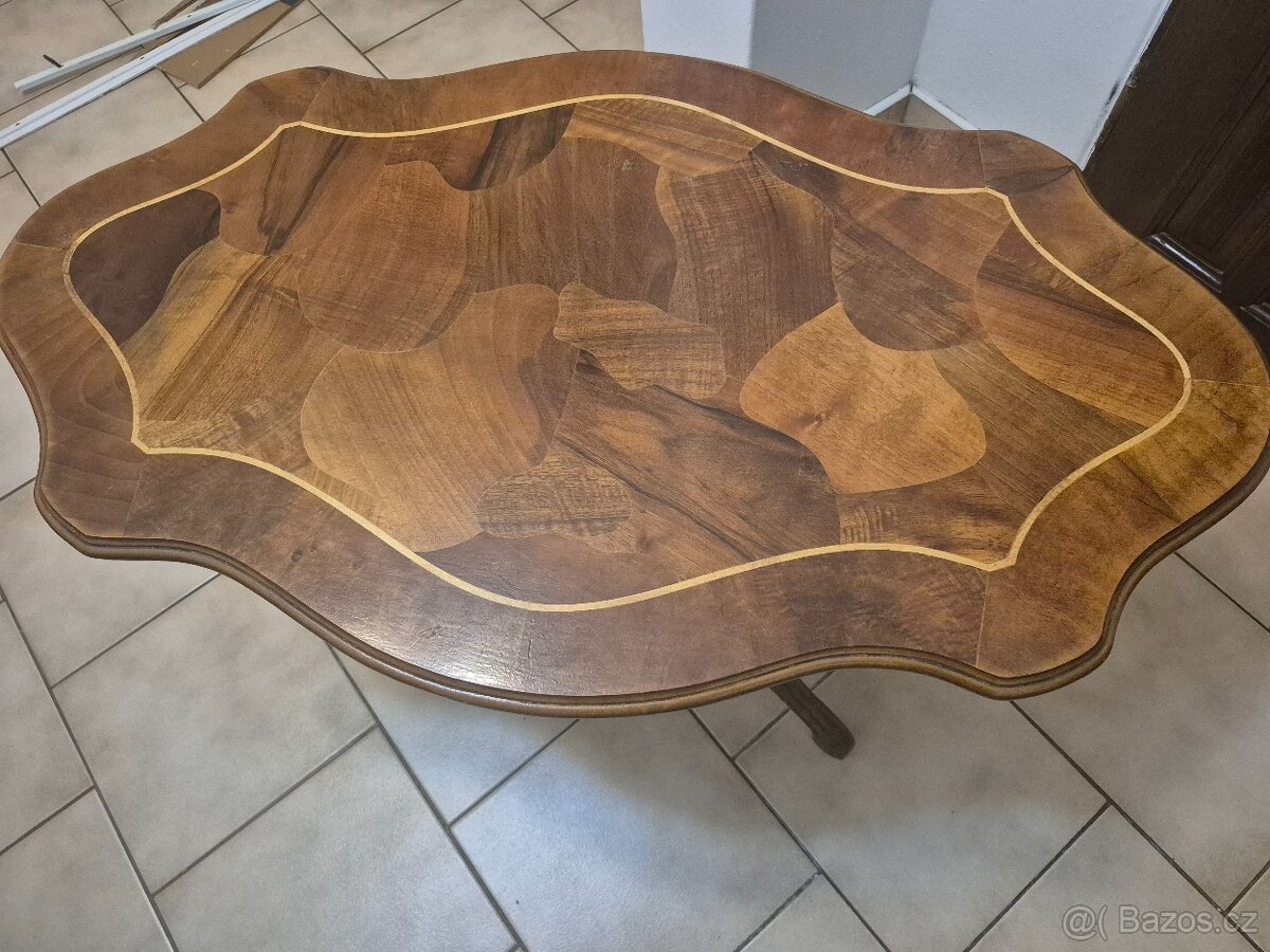 Stolek s intarzovanou kresbou - 7