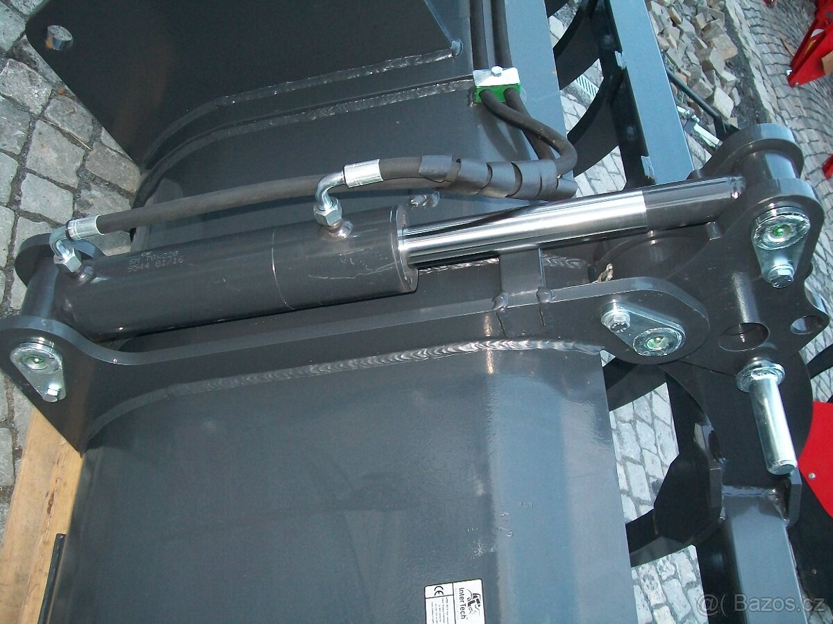 lopata s přidržovačem z výpalku pro manipulátory - 7