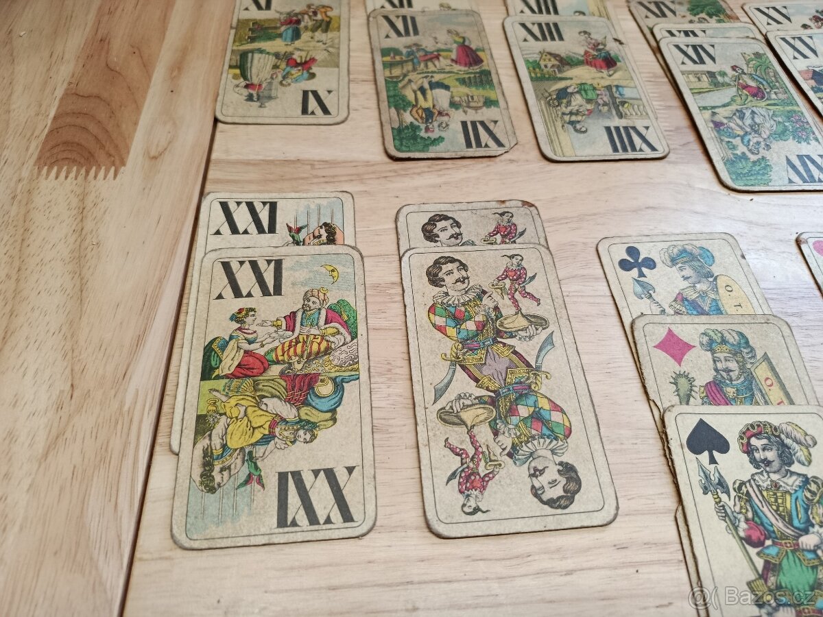 Set starých karet (Taroky + Mariáš) a kovový stojánek - 7