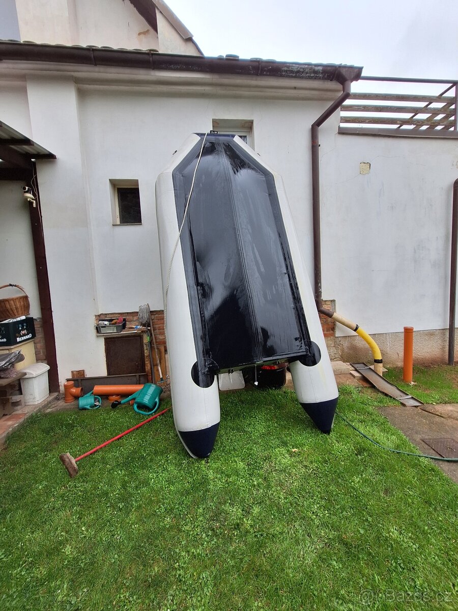 Prodám nafukovací člun rok starý, s motorem - 7