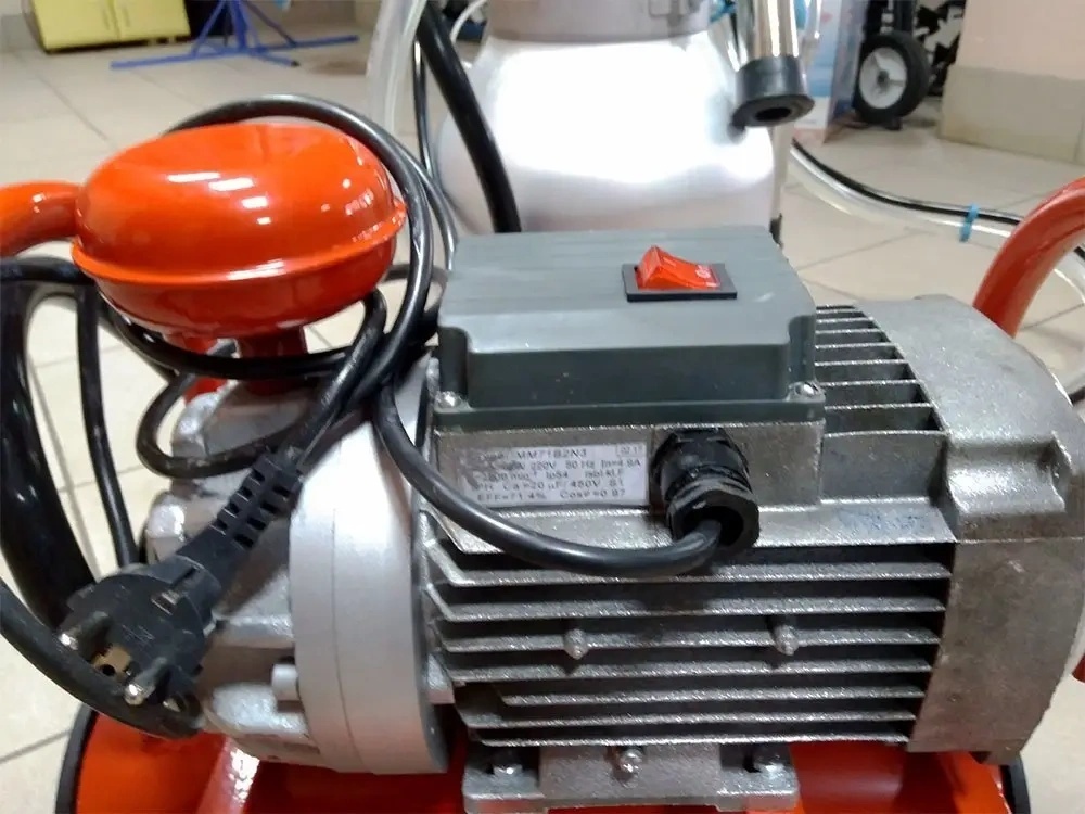 Dojicí zařízení - Dojička pro Krávu / Kozu / Ovce - 7