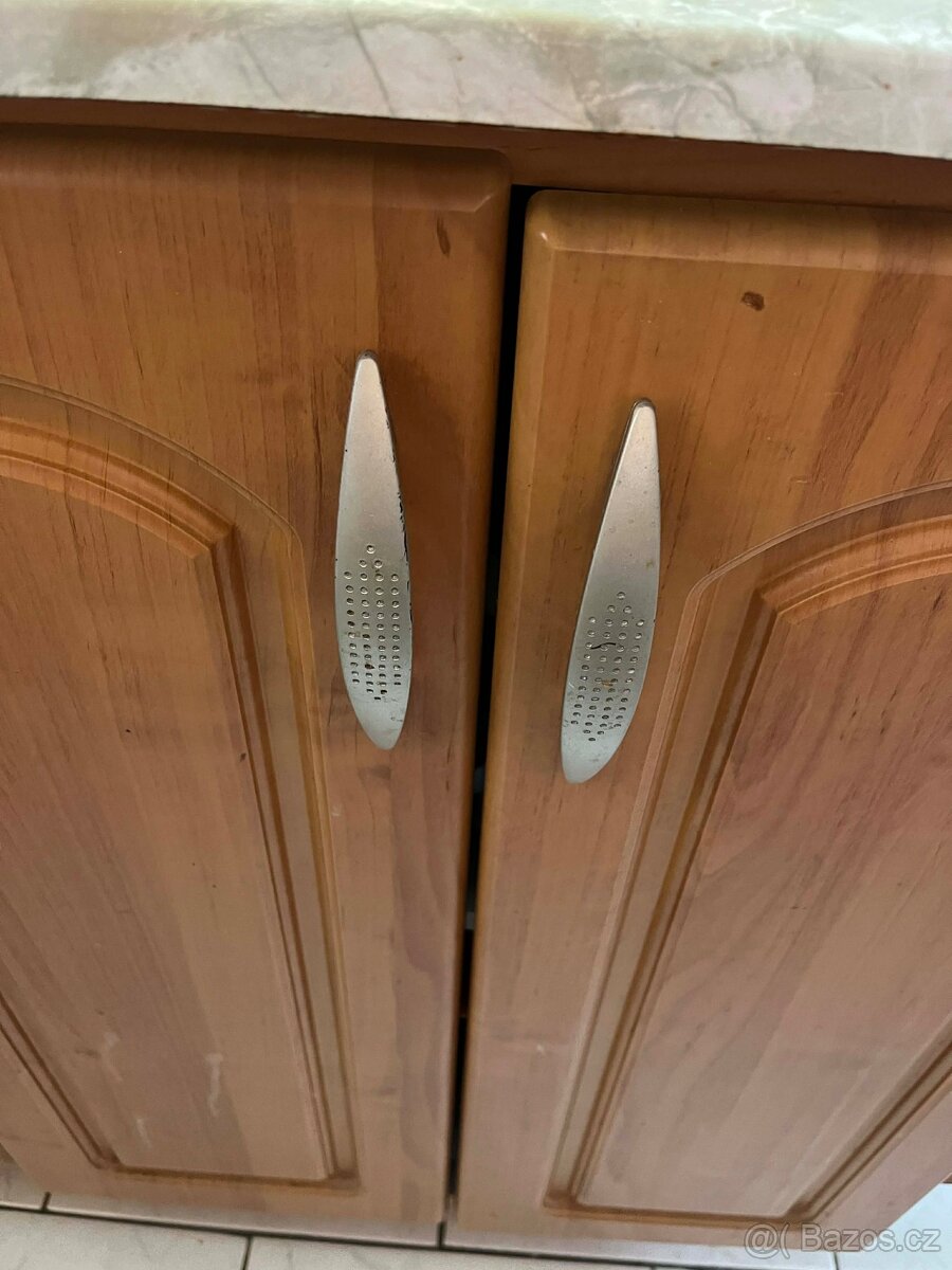 Kuchyňská linka + skříňky - 7