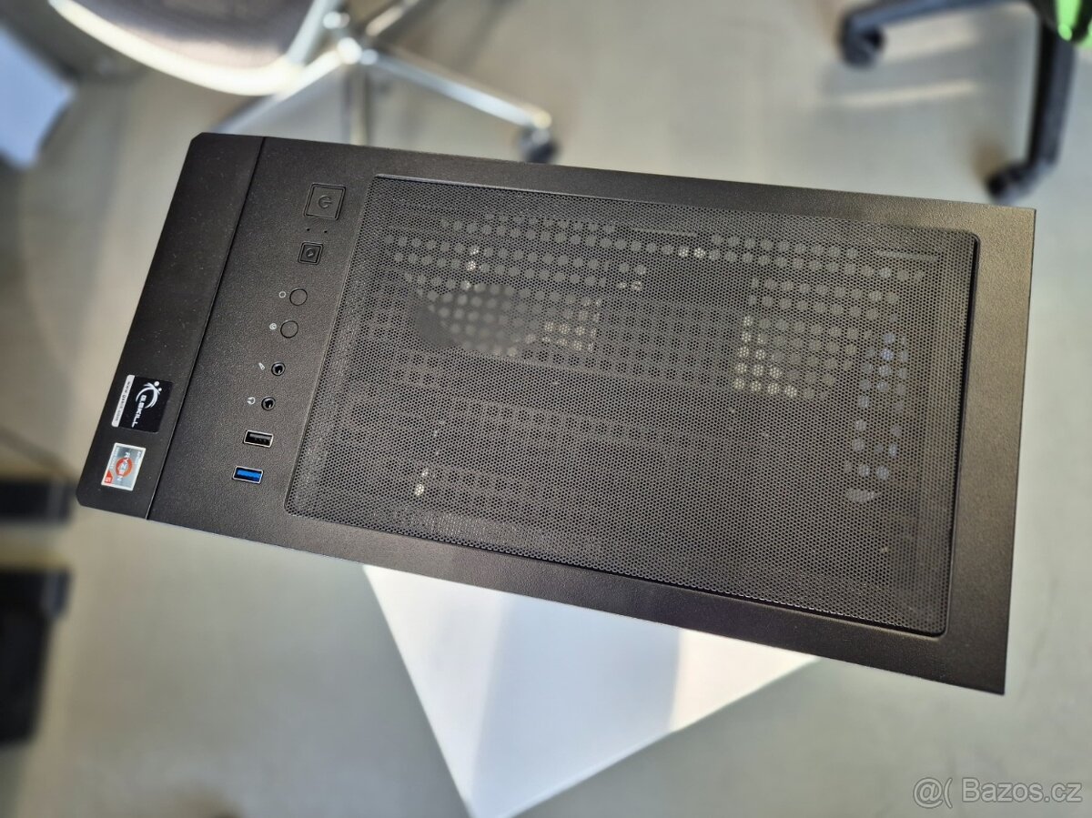 Santaův Herní Stroj – počítač ideální jako dárek k Vánocům - 7