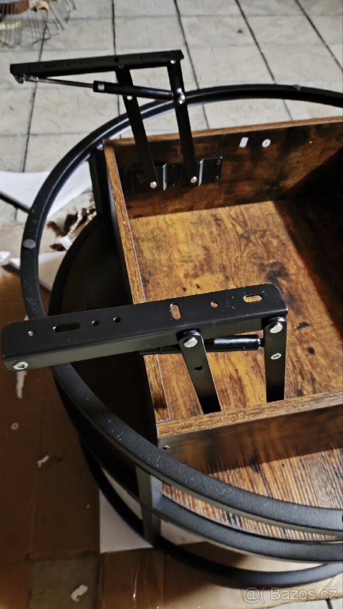 Stolek se zvedací deskou nový - 7