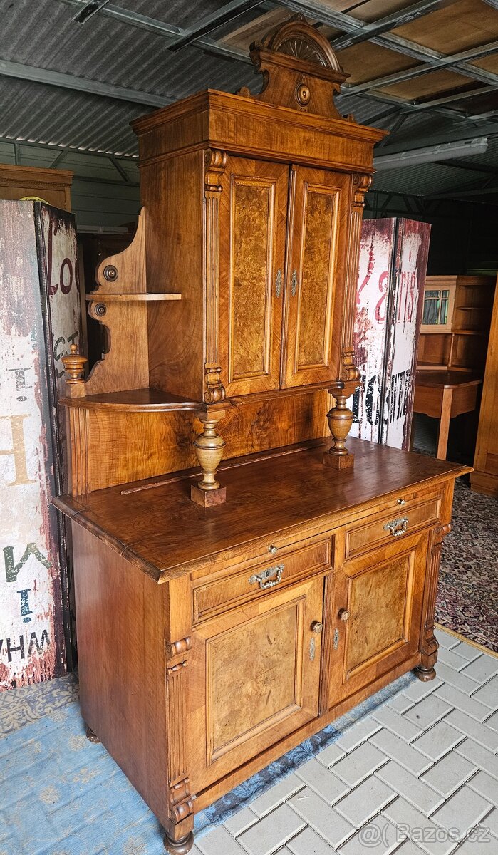 Kredenc starožitný - 7