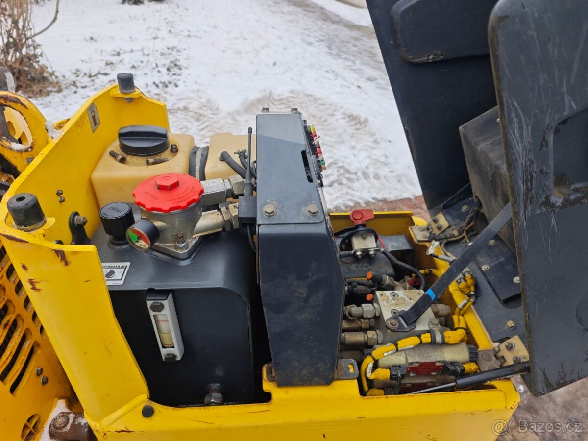 Válec ježkový Bomag BMP 8500 Kompaktor - dálkové ovládání - 7